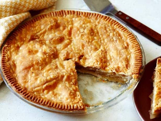 Simple and Quick Apple Pie in a flat baking tray