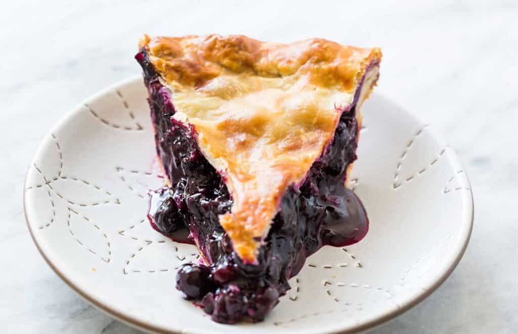 a slice from Blueberry Pie serve in a plate