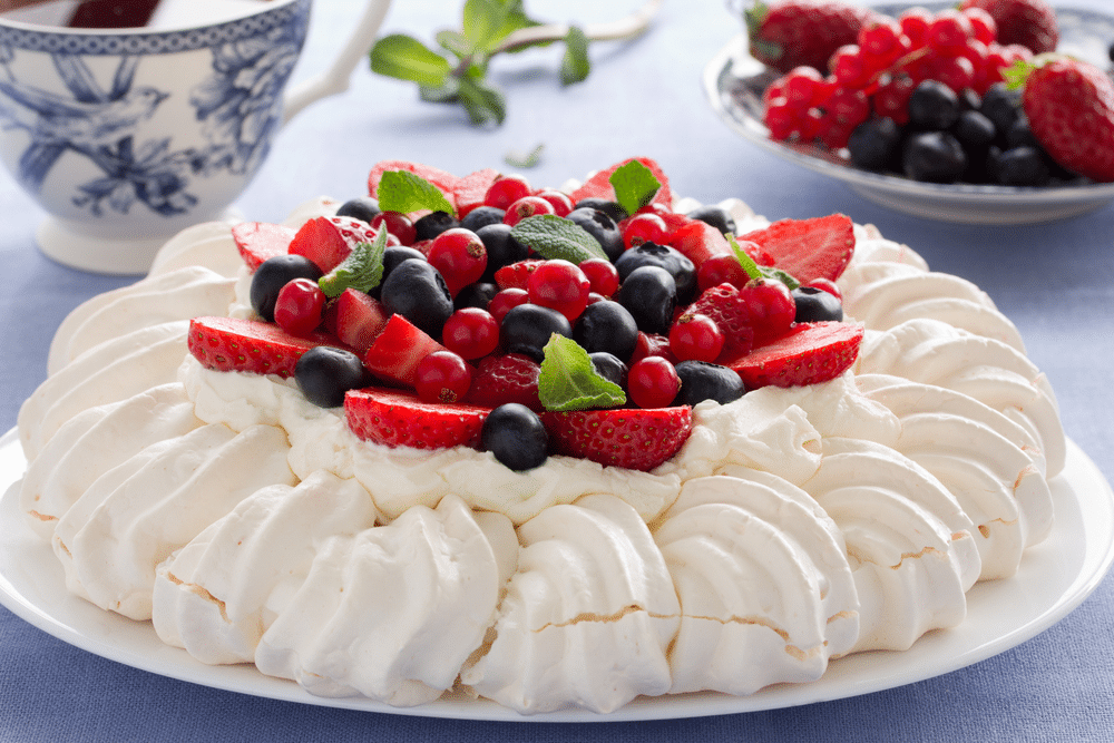 Cake Pavlova with cream and berries