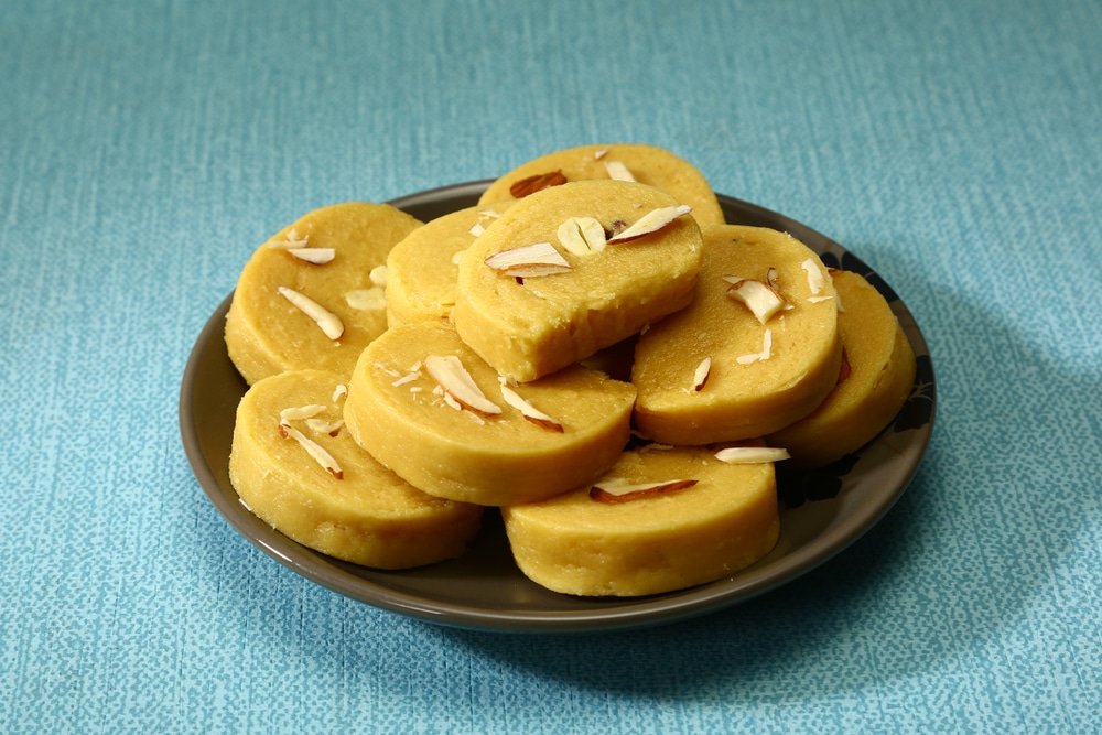 Soan papdi or patissa served in a plate