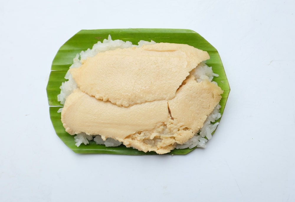 Thai Dessert (khao Niao Sangkhaya) Sweet Sticky Rice With Egg