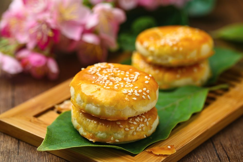 Chinese pastry wife cake stacked on a leaf