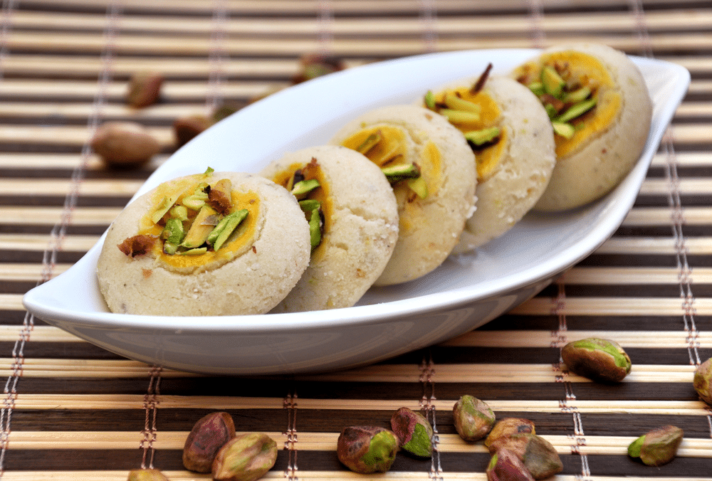 Nan Khatai garnished with pistachios arranged in a white mini tray